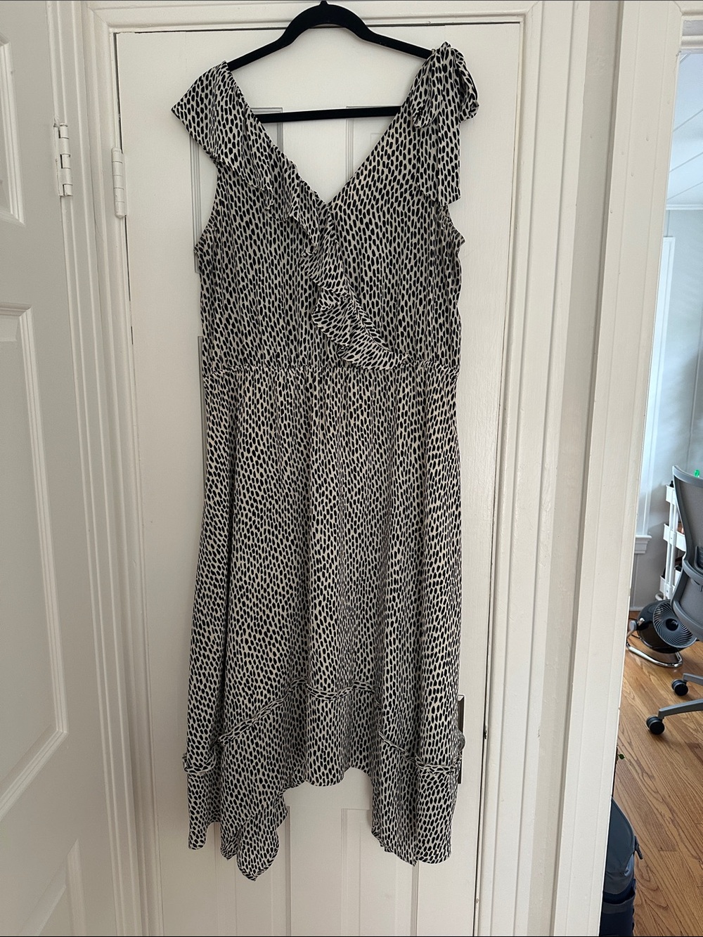 Who What Wear Black & White Asymmetrical Ruffle V-Neck Dress
